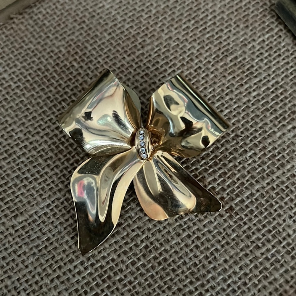Vintage Unbranded Brooch Pin Metal Bow Tie Gold Tone and Rhinestones